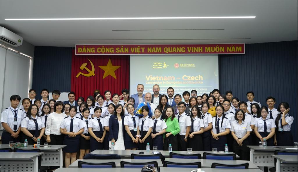 2025 23.9 GIAO LUU VOI SINH VIEN