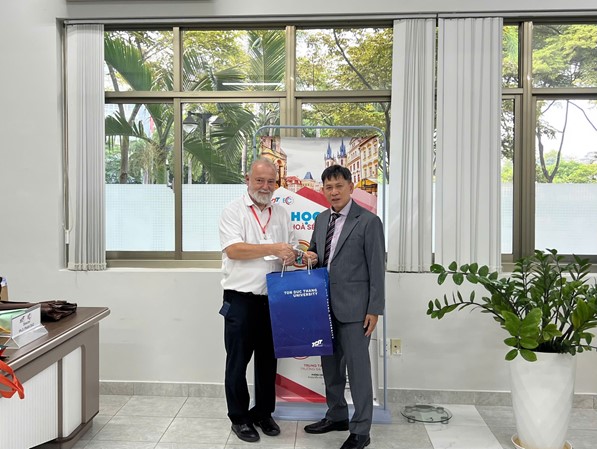 2025 23.9 CHUP ANH LUU NIEM